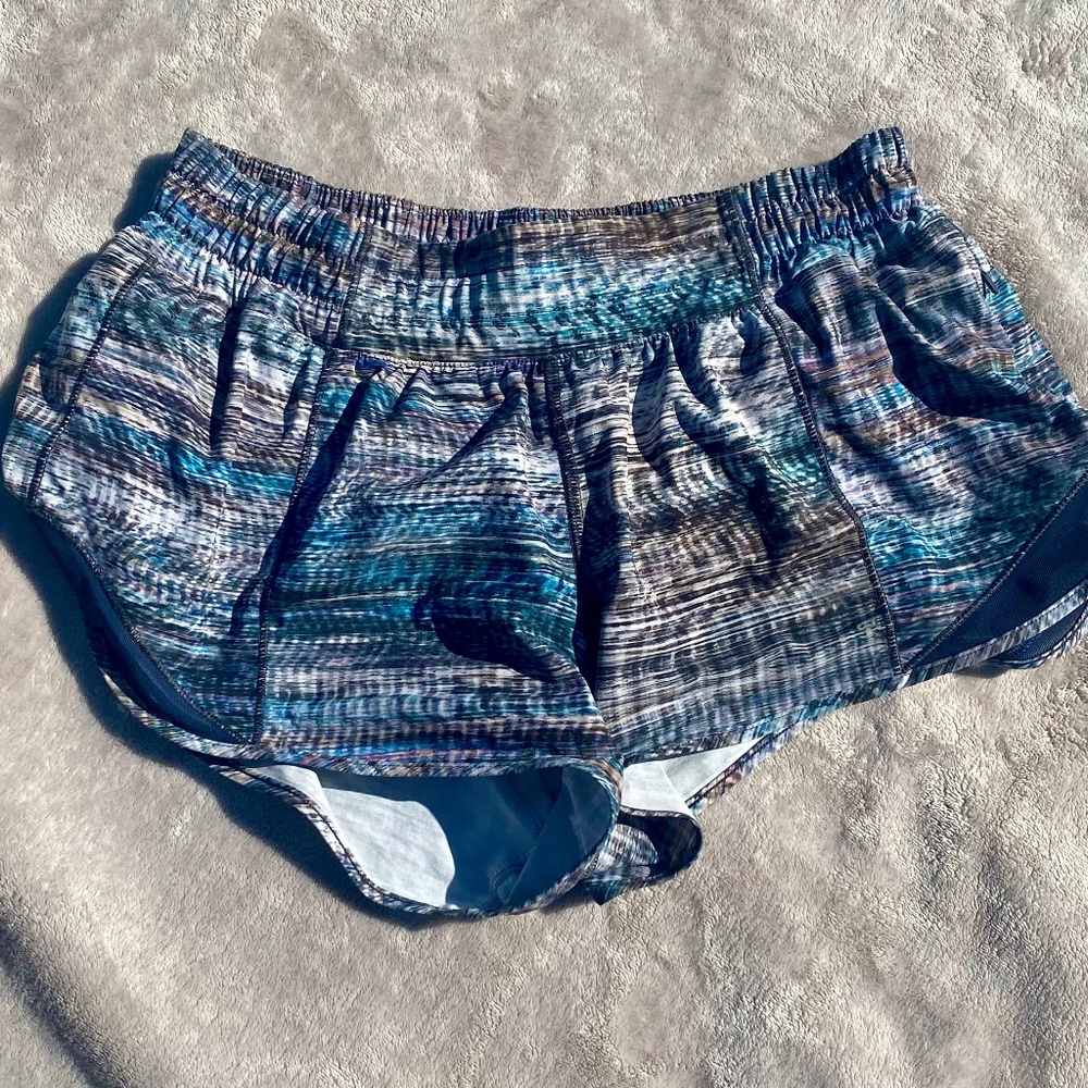 LULULEMON HOTTY HOT SHORT (2.5)